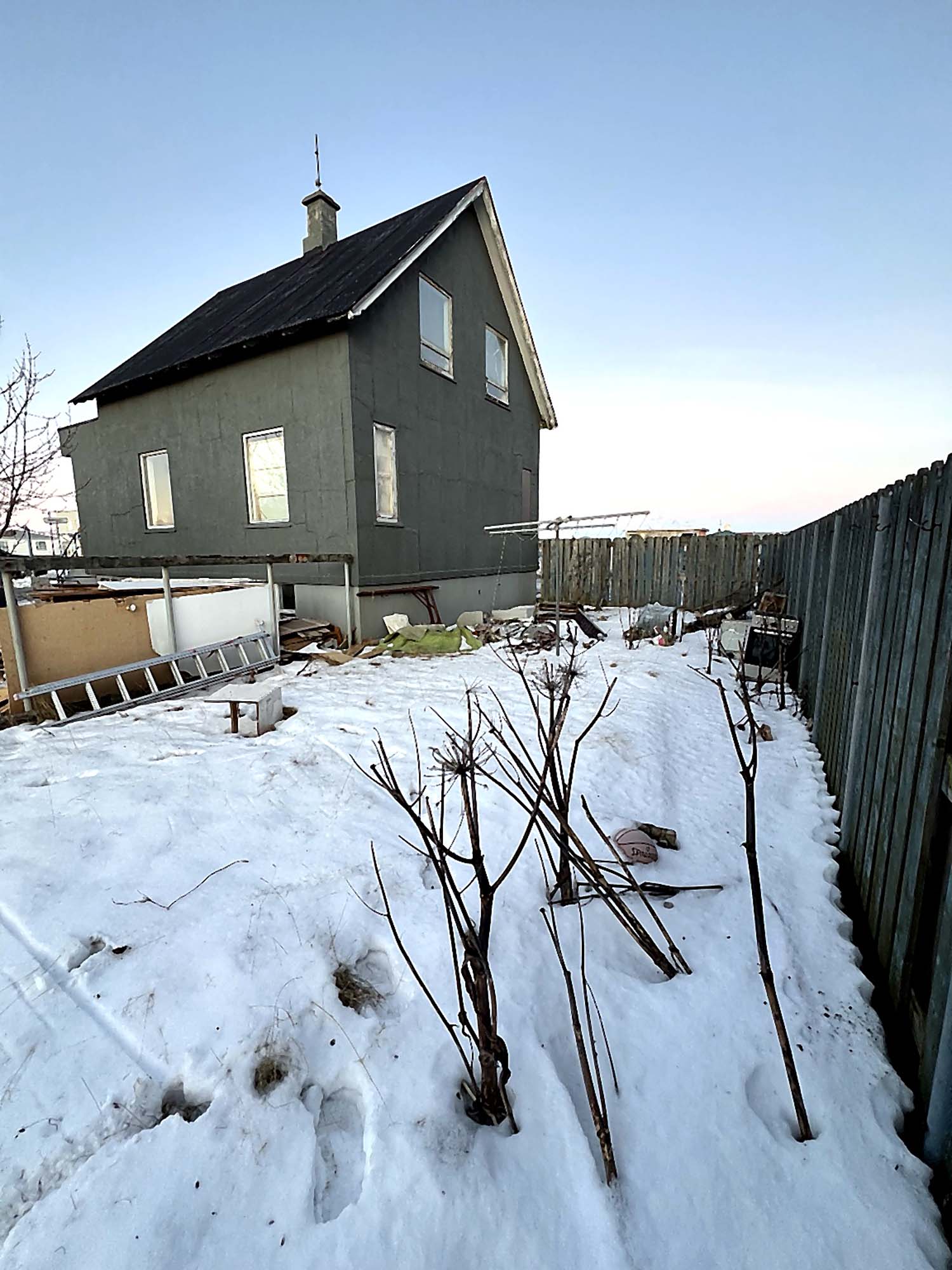 Victorium Residence przed modernizacją, z pierwotną szarą elewacją